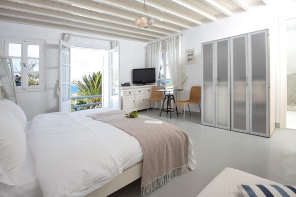 32 Pad Suite Bedroom & Kitchenette Manu Mykonos Villa